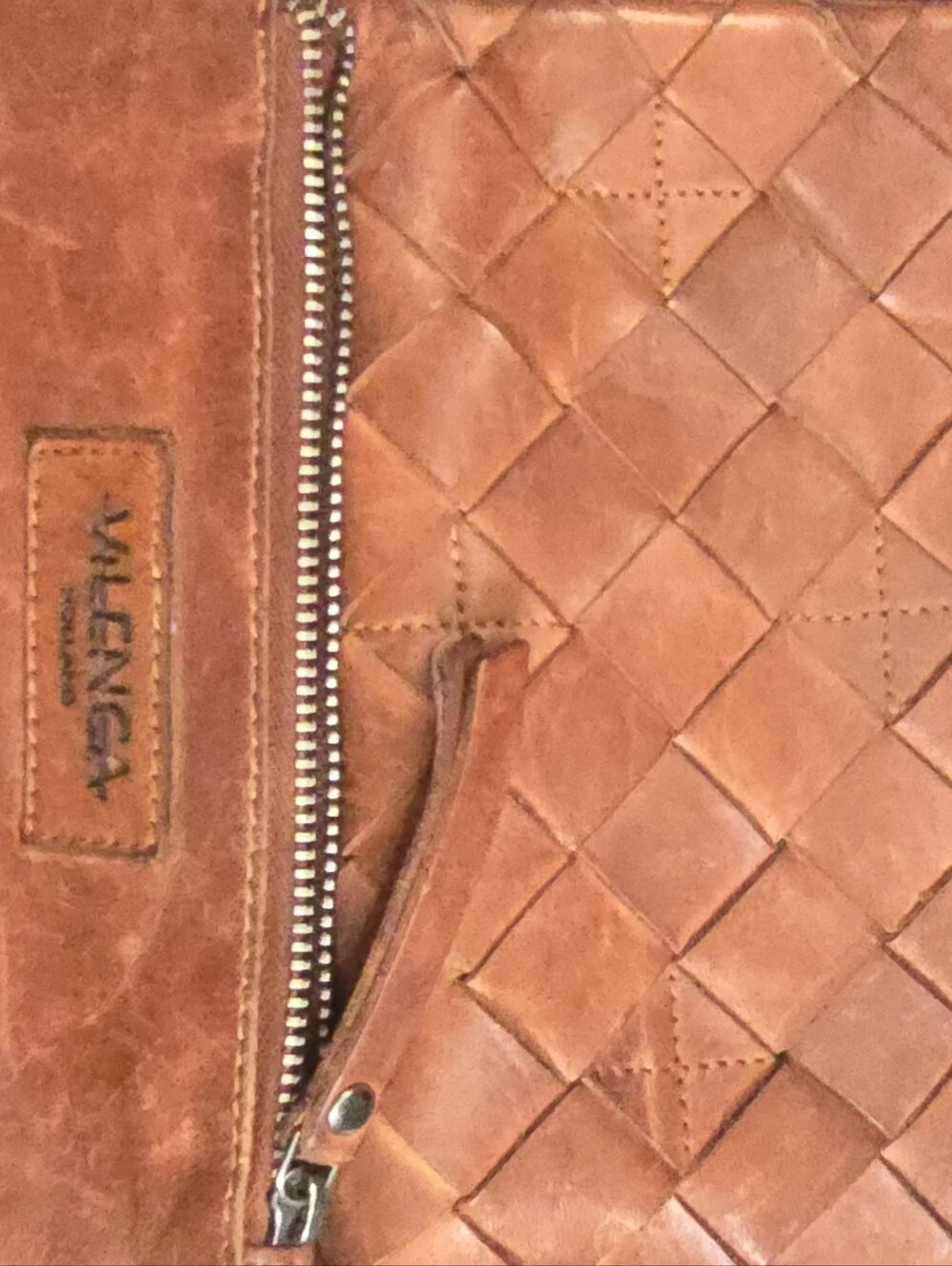 Vintage-Style Brown Leather Zip Wallet -